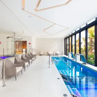 51 villa la valencia resort spa