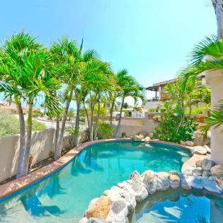 6 villa ballena pool