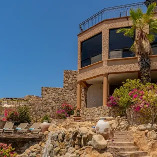 6 villa california exterior