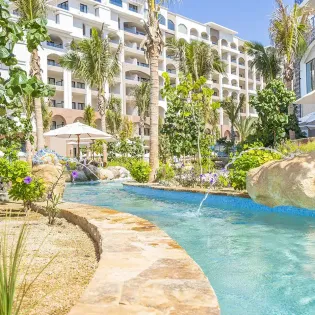 6 villa la valencia resort spa