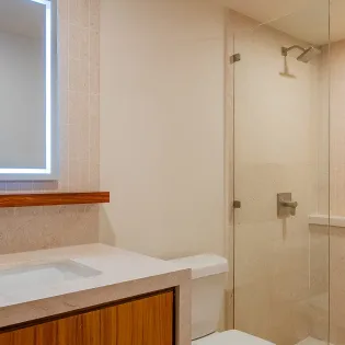 60 casa de monedas bathroom