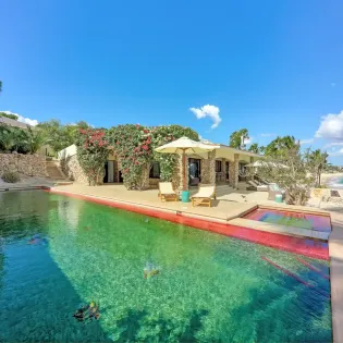 7 exterior casa manana