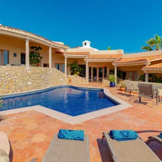 7 exterior villa lorena