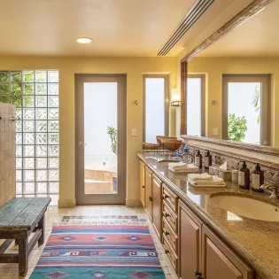 7 villa mariposa bathroom