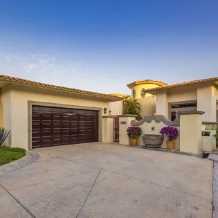74 villa mariposa driveway