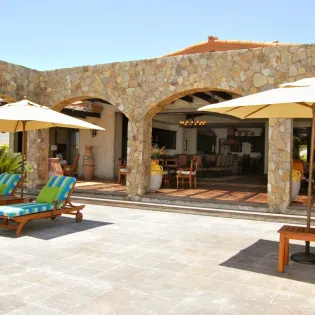 8 exterior villa estero