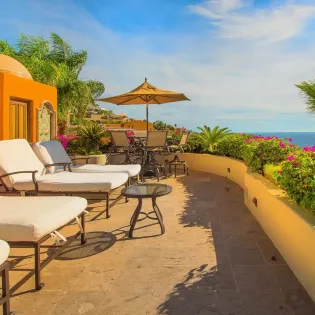 8 exterior villa las flores