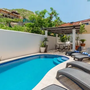 8 exterior villa tamika