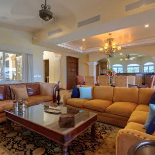 8 living room villa esquina