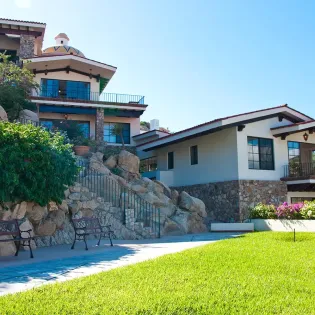 8 villa golden dome exterior3