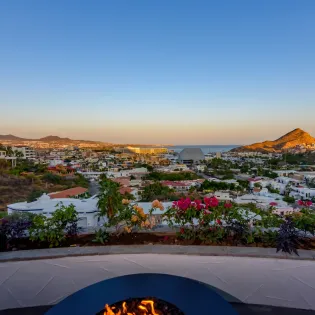 9 exterior hollywood house