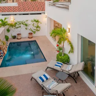 9 exterior villa loretta