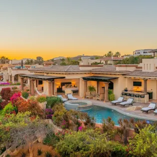 9 exterior villa vista al mar