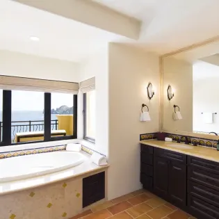 9 hacienda2503 primarybathroom