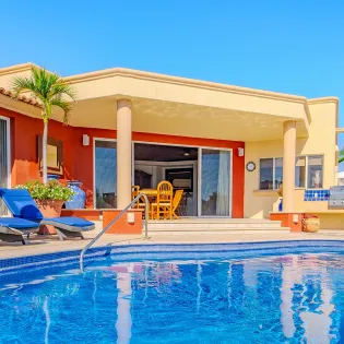 9 poolside villa ladrillo