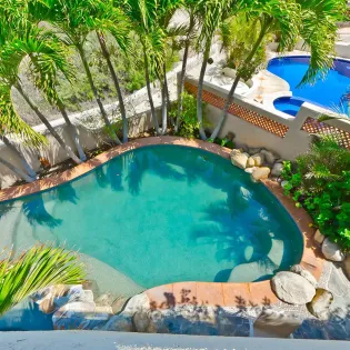 9 villa ballena pool