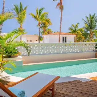 casa manta poolside 16