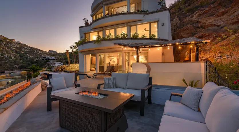 1 exterior hollywood house