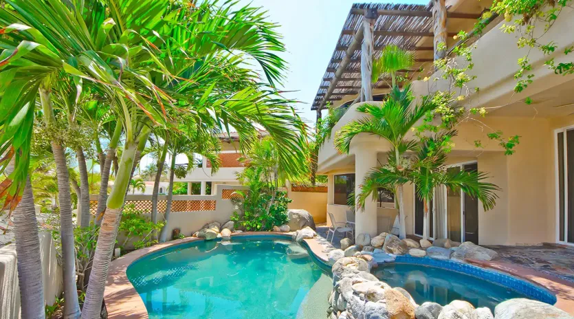 1 villa ballena pool
