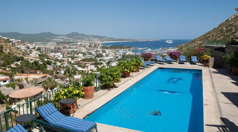 1 villa golden dome pool
