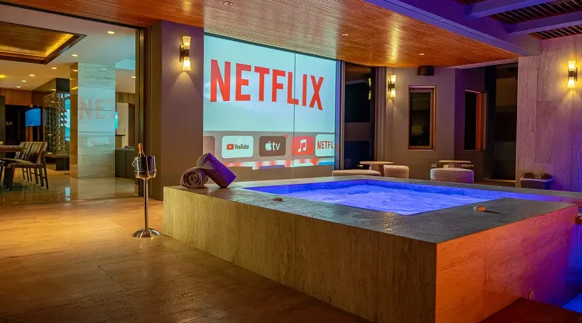 18 maison de cortez hot tub