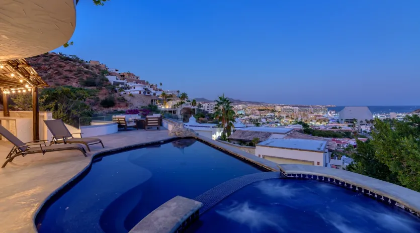2 exterior hollywood house