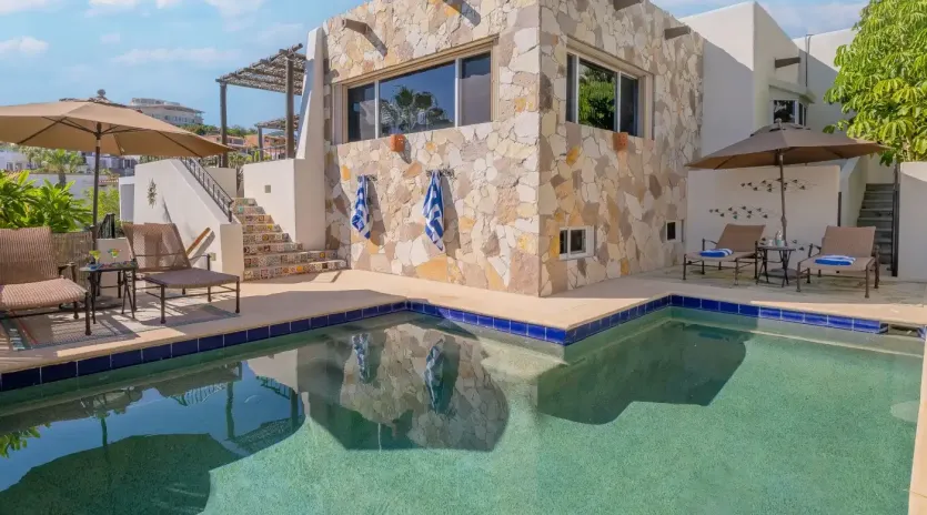 2 exterior la casa bendecida