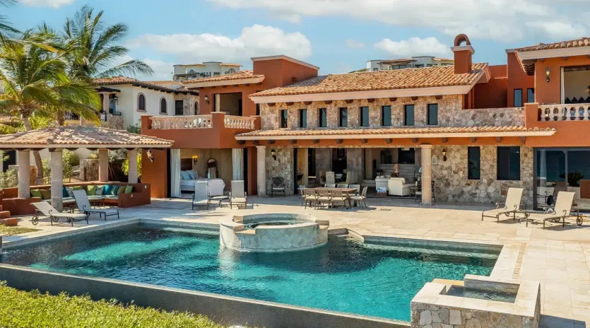 2 exterior villa cortez