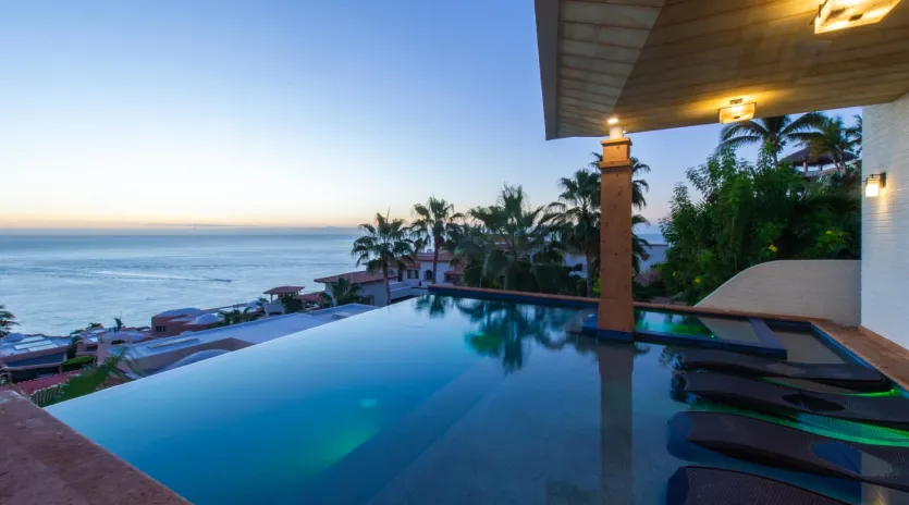 2 exterior villa jade de law