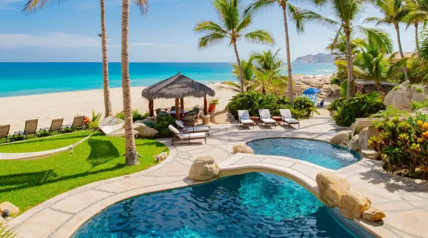 2 exterior villa las rocas