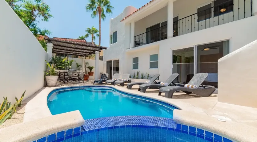 2 exterior villa tamika