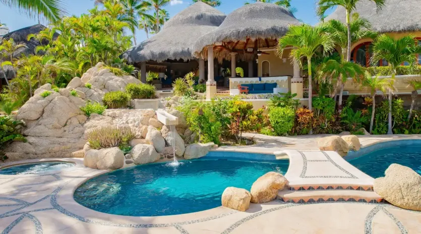 3 exterior villa las rocas