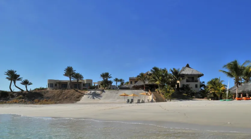 3 exterior villa marlin