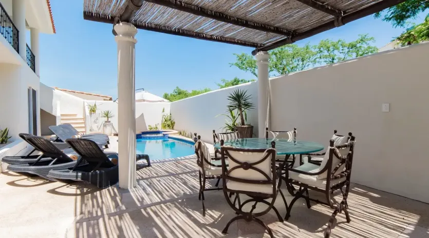 3 exterior villa tamika