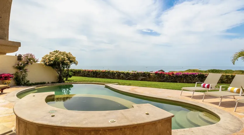 33 villa mariposa patio