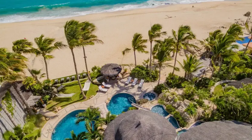 4 exterior villa las rocas