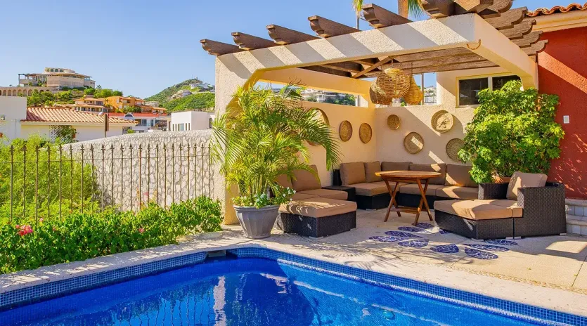 4 pool villa ladrillo