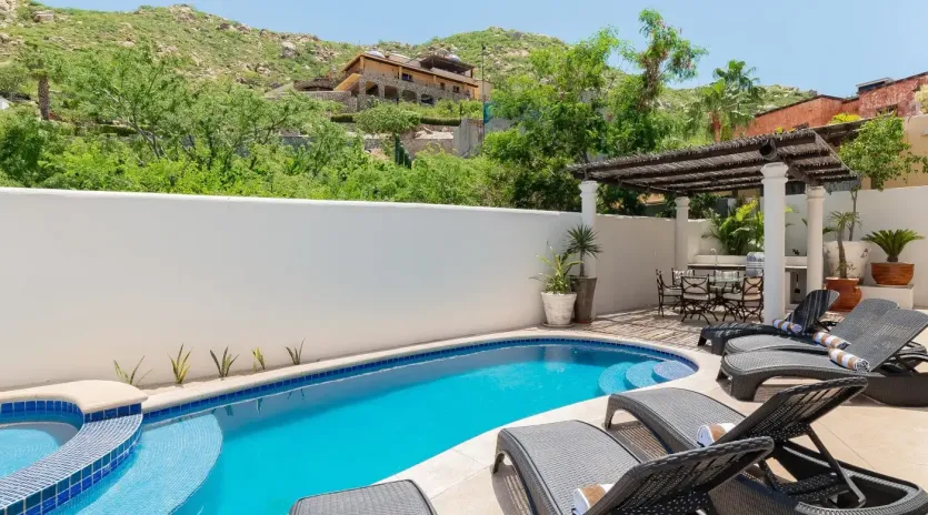 5 exterior villa tamika