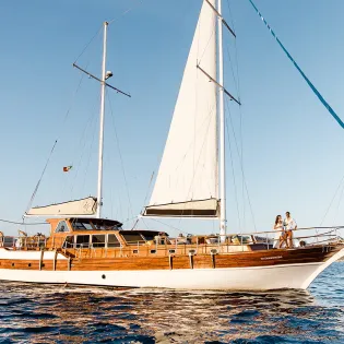 1 tours tu enamorado luxury yacht