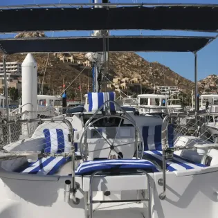 15 33ftalegriasailboatcockpit
