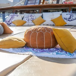 8 tours tu enamorado luxury yacht