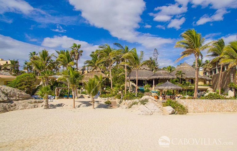 Villa las Rocas is a breathtaking luxury beachfront vacation rental in Los Cabos Mexico	