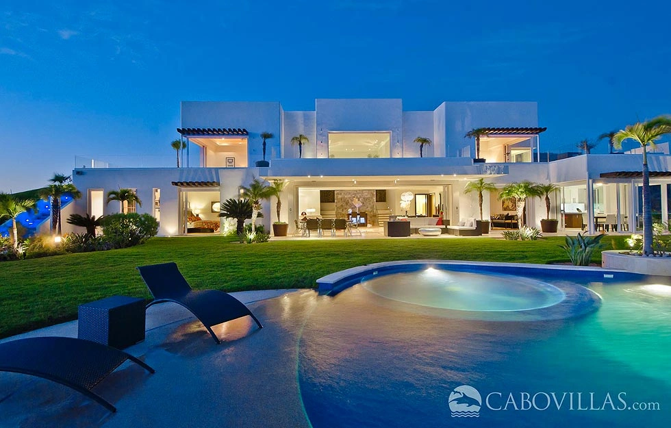 Luxury private vacation rentals in Cabo San Lucas Mexico	