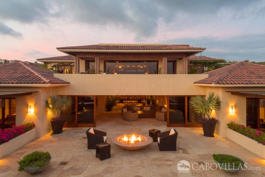 Luxury Beachfront Vacation Rentals in Los Cabos Mexico	
