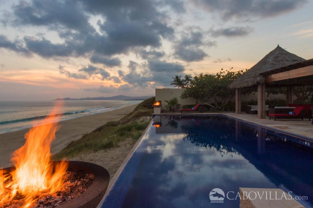Luxury Beachfront Vacation Rentals in Los Cabos Mexico	