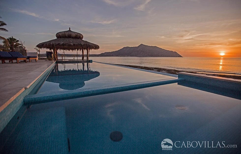 Villa Bahia de los Frailes, Luxury beachfront Vacation Rental	