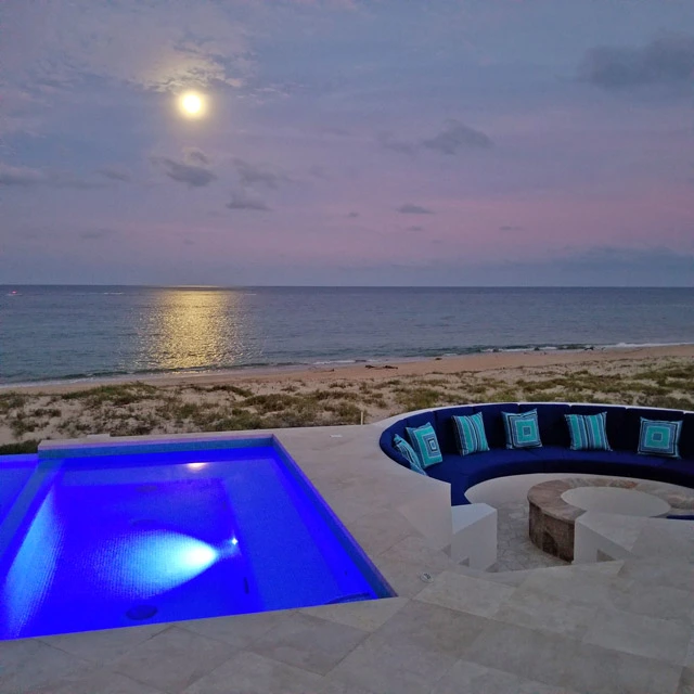 Villa Bahia de los Frailes, Luxury beachfront Vacation Rental	