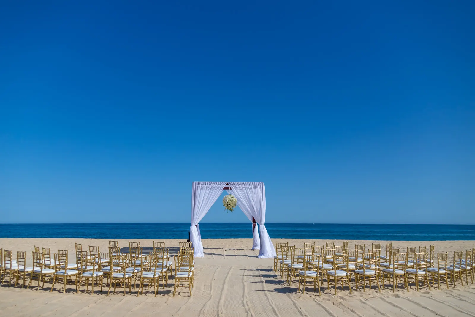 Luxury destination wedding in private vacation rental in Los Cabos Mexico	