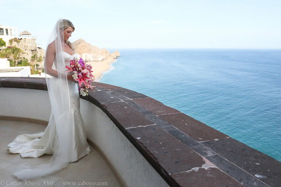 Luxury destination wedding in Cabo San Lucas Mexico at vacation rental Villa Grande	