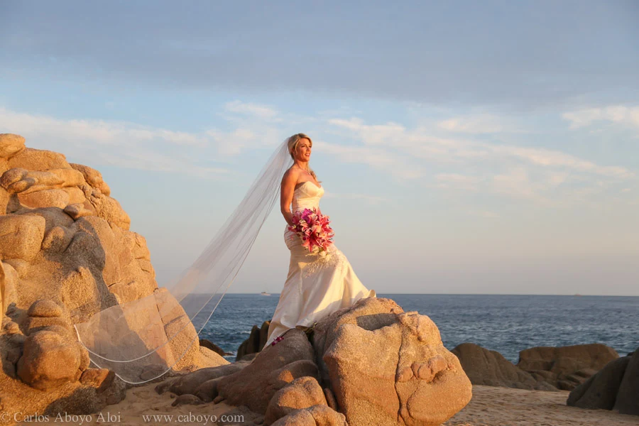 Luxury destination wedding in Cabo San Lucas Mexico at vacation rental Villa Grande	